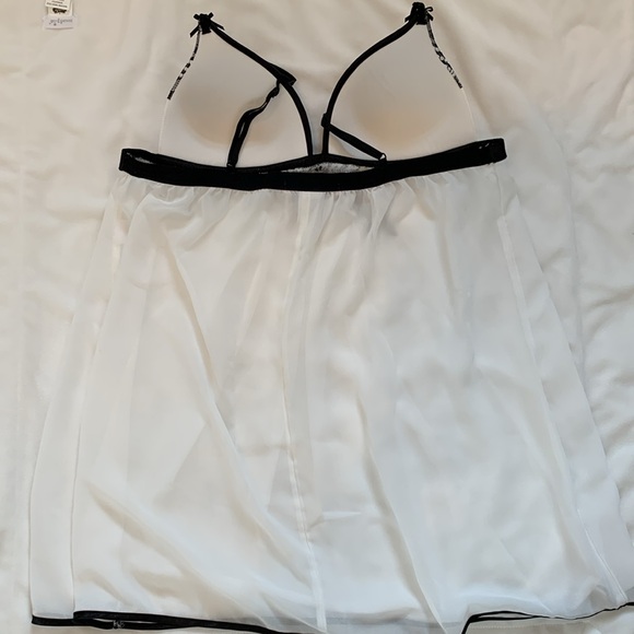 Size Medium Nightie 🤍🖤 - Picture 3 of 6